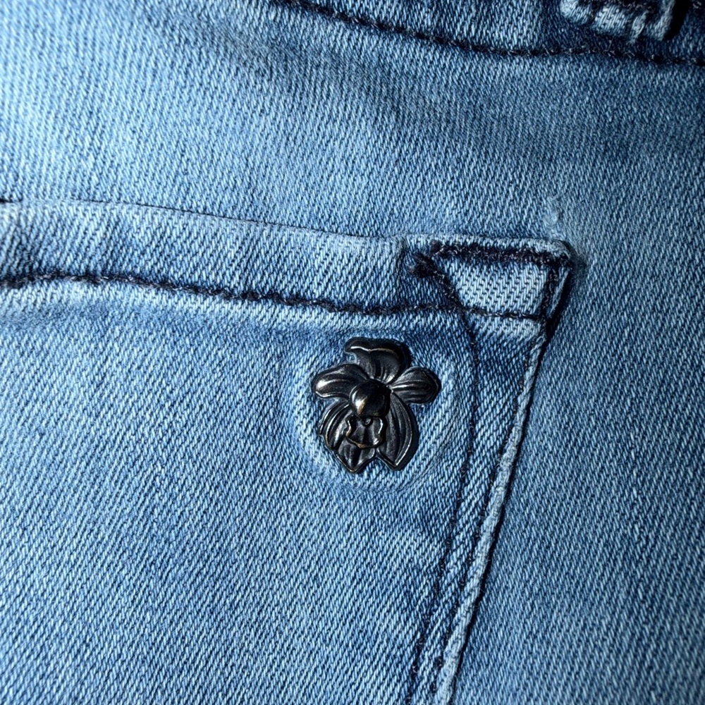 Black Orchid women’s (size 28) Light Blue Distressed Skinny Jeans - Picture 6 of 6